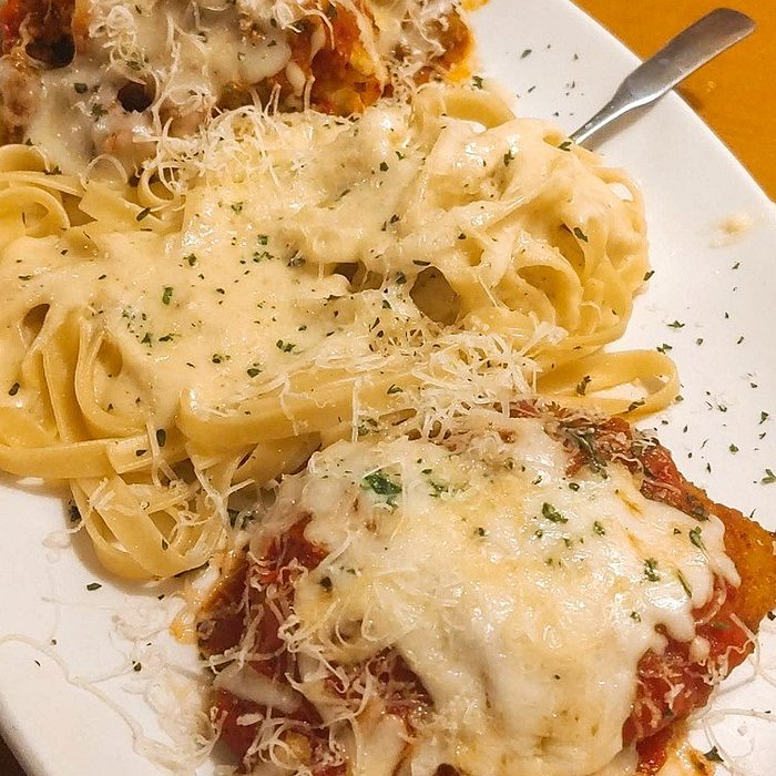 Olive Garden Italian Kitchen signature dishes Tour of ItalyFettuccine AlfredoLasagna Classico